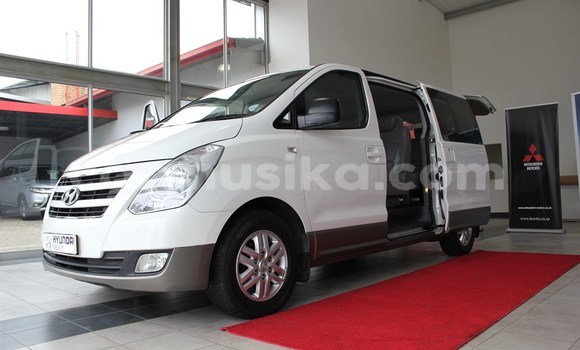 Acheter Occasion Voiture Hyundai H1 Blanc à Beitbridge, Matabeleland South Acheter Occasion Voiture Hyundai H1 Blanc à Beitbridge, Matabeleland South
