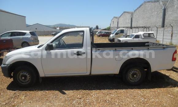 Nunua Ilio tumika Isuzu KB Nyeupe Gari ndani ya Beitbridge nchini Matabeleland Kusini