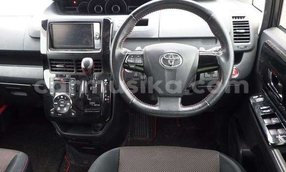 Acheter Occasion Voiture Toyota Noah Beige à Beitbridge, Matabeleland South Acheter Occasion Voiture Toyota Noah Beige à Beitbridge, Matabeleland South