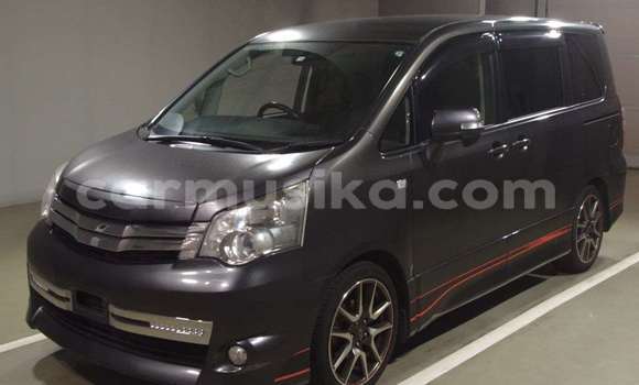 Acheter Occasion Voiture Toyota Noah Beige à Beitbridge, Matabeleland South Acheter Occasion Voiture Toyota Noah Beige à Beitbridge, Matabeleland South