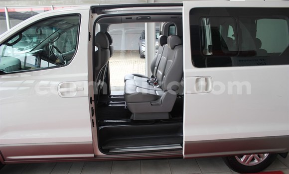 Acheter Occasion Voiture Hyundai H1 Blanc à Beitbridge, Matabeleland South Acheter Occasion Voiture Hyundai H1 Blanc à Beitbridge, Matabeleland South