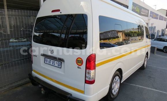 Nunua Ilio tumika Toyota Hiace Nyeupe Gari ndani ya Beitbridge nchini Matabeleland Kusini Nunua Ilio tumika Toyota Hiace Nyeupe Gari ndani ya Beitbridge nchini Matabeleland Kusini