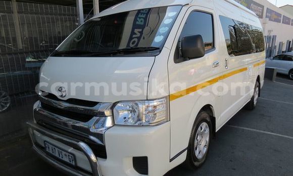 Nunua Ilio tumika Toyota Hiace Nyeupe Gari ndani ya Beitbridge nchini Matabeleland Kusini Nunua Ilio tumika Toyota Hiace Nyeupe Gari ndani ya Beitbridge nchini Matabeleland Kusini