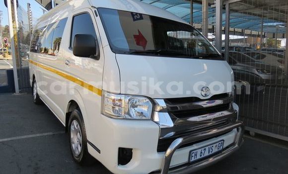 Nunua Ilio tumika Toyota Hiace Nyeupe Gari ndani ya Beitbridge nchini Matabeleland Kusini Nunua Ilio tumika Toyota Hiace Nyeupe Gari ndani ya Beitbridge nchini Matabeleland Kusini