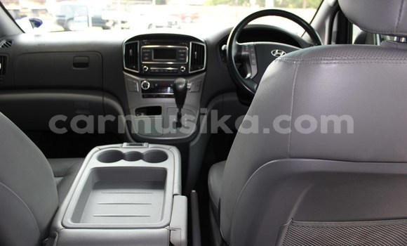 Acheter Occasion Voiture Hyundai H1 Blanc à Beitbridge, Matabeleland South Acheter Occasion Voiture Hyundai H1 Blanc à Beitbridge, Matabeleland South