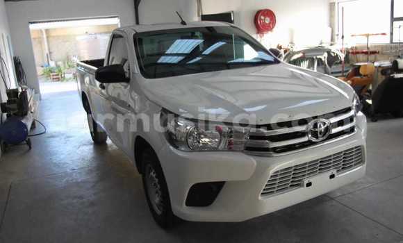 Buy Used Toyota Hilux White Car in Beitbridge in Matabeleland South