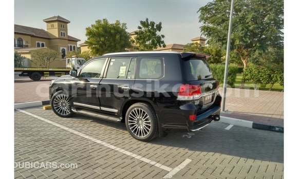 Acheter Import Voiture Toyota Land Cruiser Noir à Import - Dubai, Harare Acheter Import Voiture Toyota Land Cruiser Noir à Import - Dubai, Harare