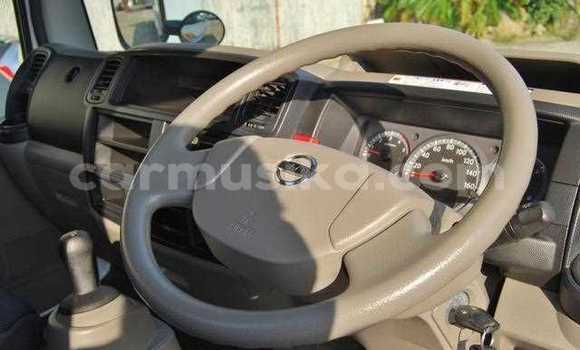 Nunua Ilio tumika Nissan UD Nyeupe Lori ndani ya Beitbridge nchini Matabeleland Kusini Nunua Ilio tumika Nissan UD Nyeupe Lori ndani ya Beitbridge nchini Matabeleland Kusini