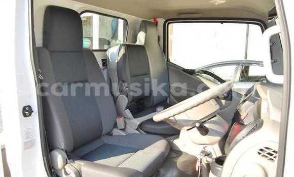 Nunua Ilio tumika Nissan UD Nyeupe Lori ndani ya Beitbridge nchini Matabeleland Kusini Nunua Ilio tumika Nissan UD Nyeupe Lori ndani ya Beitbridge nchini Matabeleland Kusini