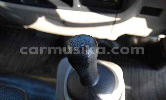 Nunua Ilio tumika Nissan UD Nyeupe Lori ndani ya Beitbridge nchini Matabeleland Kusini Nunua Ilio tumika Nissan UD Nyeupe Lori ndani ya Beitbridge nchini Matabeleland Kusini