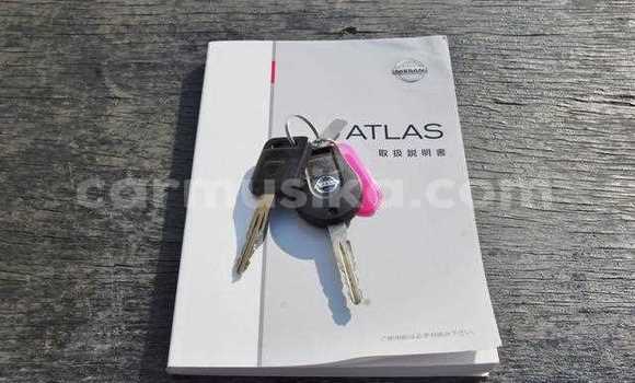 Nunua Ilio tumika Nissan UD Nyeupe Lori ndani ya Beitbridge nchini Matabeleland Kusini Nunua Ilio tumika Nissan UD Nyeupe Lori ndani ya Beitbridge nchini Matabeleland Kusini