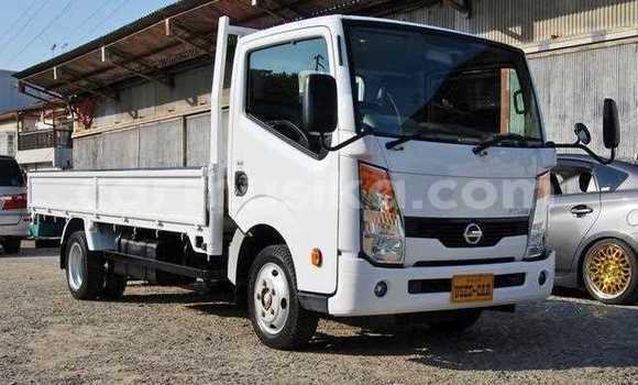 Nunua Ilio tumika Nissan UD Nyeupe Lori ndani ya Beitbridge nchini Matabeleland Kusini Nunua Ilio tumika Nissan UD Nyeupe Lori ndani ya Beitbridge nchini Matabeleland Kusini