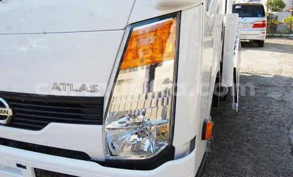 Nunua Ilio tumika Nissan UD Nyeupe Lori ndani ya Beitbridge nchini Matabeleland Kusini Nunua Ilio tumika Nissan UD Nyeupe Lori ndani ya Beitbridge nchini Matabeleland Kusini