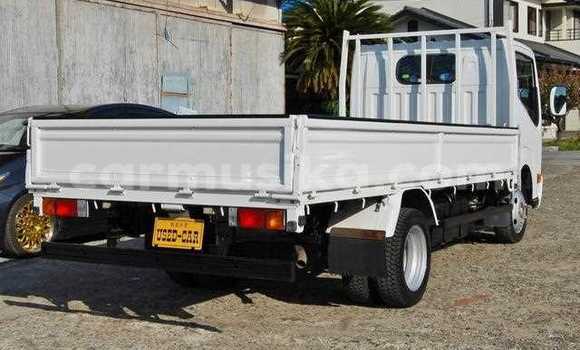 Nunua Ilio tumika Nissan UD Nyeupe Lori ndani ya Beitbridge nchini Matabeleland Kusini Nunua Ilio tumika Nissan UD Nyeupe Lori ndani ya Beitbridge nchini Matabeleland Kusini