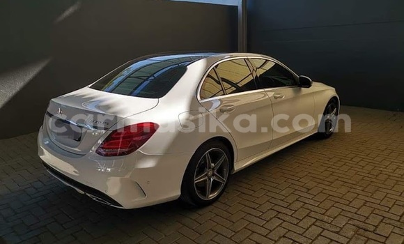 Tenga Tsaru Mercedes-Benz E-Classe Chena Mota in Beitbridge in Matabeleland South Tenga Tsaru Mercedes-Benz E-Classe Chena Mota in Beitbridge in Matabeleland South