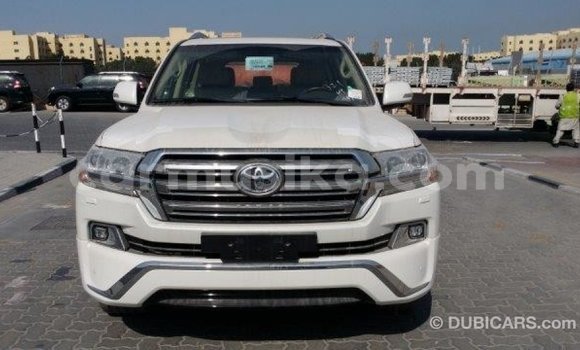 Acheter Import Voiture Toyota Land Cruiser Blanc à Import - Dubai, Harare Acheter Import Voiture Toyota Land Cruiser Blanc à Import - Dubai, Harare