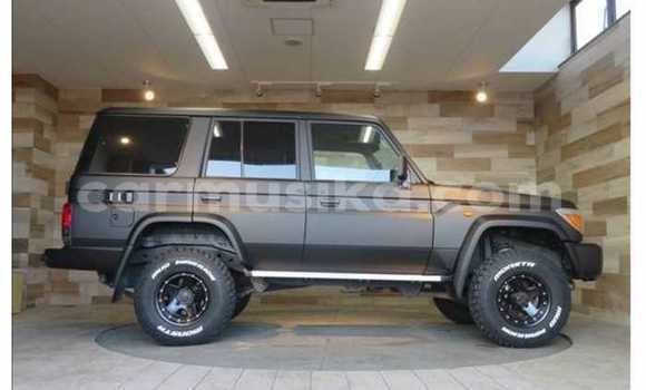 Nunua Ilio tumika Toyota Land Cruiser Prado Kijani Gari ndani ya Beitbridge nchini Matabeleland Kusini Nunua Ilio tumika Toyota Land Cruiser Prado Kijani Gari ndani ya Beitbridge nchini Matabeleland Kusini