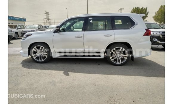 Acheter Import Voiture Lexus LX Blanc à Import - Dubai, Harare Acheter Import Voiture Lexus LX Blanc à Import - Dubai, Harare