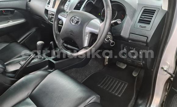 Nunua Ilio tumika Toyota Hilux Fedha Gari ndani ya Beitbridge nchini Matabeleland Kusini Nunua Ilio tumika Toyota Hilux Fedha Gari ndani ya Beitbridge nchini Matabeleland Kusini