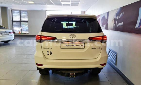 Acheter Occasion Voiture Toyota Fortuner Blanc à Beitbridge, Matabeleland South Acheter Occasion Voiture Toyota Fortuner Blanc à Beitbridge, Matabeleland South