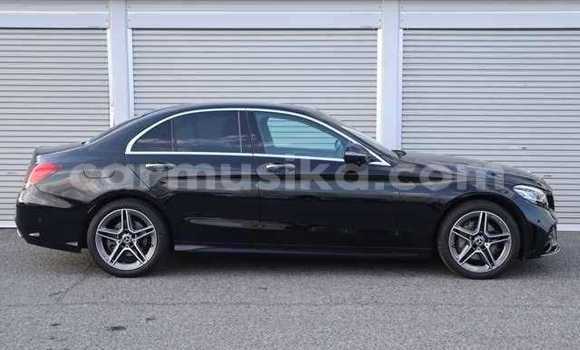 Acheter Occasion Voiture Mercedes-Benz C-Classe Noir à Beitbridge, Matabeleland South Acheter Occasion Voiture Mercedes-Benz C-Classe Noir à Beitbridge, Matabeleland South
