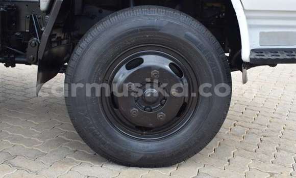 Acheter Occasion Voiture Nissan Urvan Blanc à Beitbridge, Matabeleland South Acheter Occasion Voiture Nissan Urvan Blanc à Beitbridge, Matabeleland South