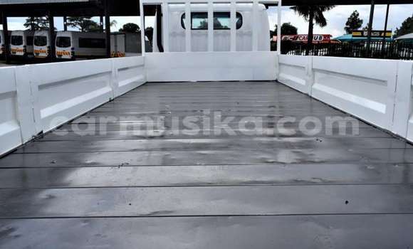 Acheter Occasion Voiture Nissan Urvan Blanc à Beitbridge, Matabeleland South Acheter Occasion Voiture Nissan Urvan Blanc à Beitbridge, Matabeleland South