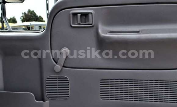 Acheter Occasion Voiture Nissan Urvan Blanc à Beitbridge, Matabeleland South Acheter Occasion Voiture Nissan Urvan Blanc à Beitbridge, Matabeleland South