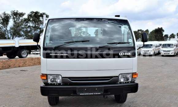 Nunua Ilio tumika Nissan Urvan Nyeupe Gari ndani ya Beitbridge nchini Matabeleland Kusini