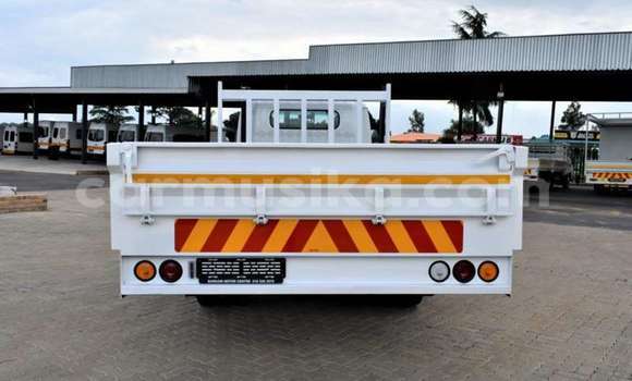 Acheter Occasion Voiture Nissan Urvan Blanc à Beitbridge, Matabeleland South Acheter Occasion Voiture Nissan Urvan Blanc à Beitbridge, Matabeleland South