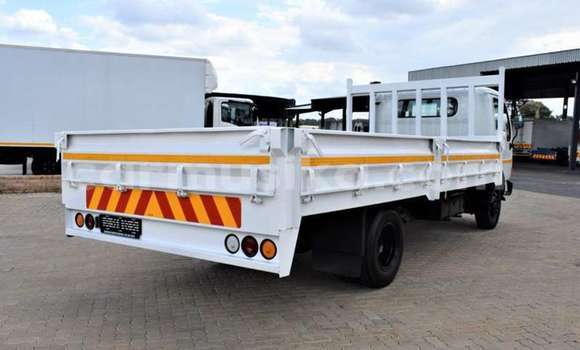 Acheter Occasion Voiture Nissan Urvan Blanc à Beitbridge, Matabeleland South Acheter Occasion Voiture Nissan Urvan Blanc à Beitbridge, Matabeleland South