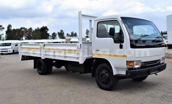 Acheter Occasion Voiture Nissan Urvan Blanc à Beitbridge, Matabeleland South Acheter Occasion Voiture Nissan Urvan Blanc à Beitbridge, Matabeleland South