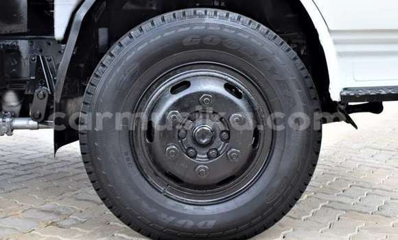 Acheter Occasion Voiture Nissan Urvan Blanc à Beitbridge, Matabeleland South Acheter Occasion Voiture Nissan Urvan Blanc à Beitbridge, Matabeleland South