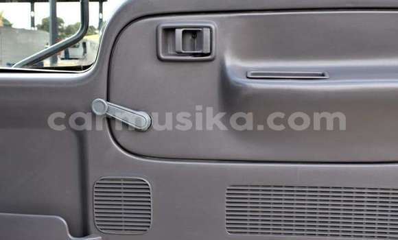 Acheter Occasion Voiture Nissan Urvan Blanc à Beitbridge, Matabeleland South Acheter Occasion Voiture Nissan Urvan Blanc à Beitbridge, Matabeleland South