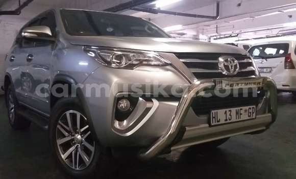 Acheter Occasion Voiture Toyota Fortuner Gris à Beitbridge, Matabeleland South Acheter Occasion Voiture Toyota Fortuner Gris à Beitbridge, Matabeleland South