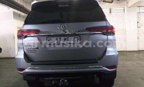 Acheter Occasion Voiture Toyota Fortuner Gris à Beitbridge, Matabeleland South Acheter Occasion Voiture Toyota Fortuner Gris à Beitbridge, Matabeleland South