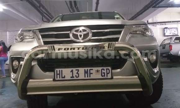 Acheter Occasion Voiture Toyota Fortuner Gris à Beitbridge, Matabeleland South Acheter Occasion Voiture Toyota Fortuner Gris à Beitbridge, Matabeleland South