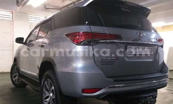 Acheter Occasion Voiture Toyota Fortuner Gris à Beitbridge, Matabeleland South Acheter Occasion Voiture Toyota Fortuner Gris à Beitbridge, Matabeleland South