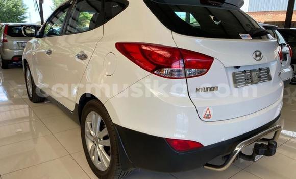 Nunua Ilio tumika Hyundai ix35 Nyeupe Gari ndani ya Beitbridge nchini Matabeleland Kusini Nunua Ilio tumika Hyundai ix35 Nyeupe Gari ndani ya Beitbridge nchini Matabeleland Kusini