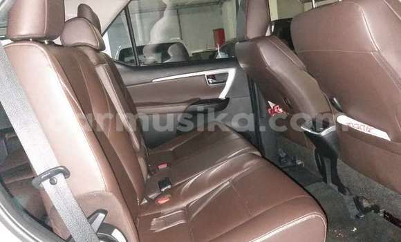 Acheter Occasion Voiture Toyota Fortuner Gris à Beitbridge, Matabeleland South Acheter Occasion Voiture Toyota Fortuner Gris à Beitbridge, Matabeleland South