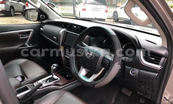 Acheter Occasion Voiture Toyota Fortuner Beige à Beitbridge, Matabeleland South Acheter Occasion Voiture Toyota Fortuner Beige à Beitbridge, Matabeleland South