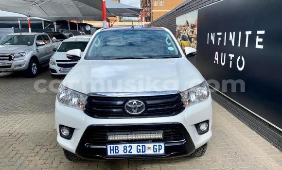 Tenga Tsaru Toyota Hilux Chena Mota in Beitbridge in Matabeleland South Tenga Tsaru Toyota Hilux Chena Mota in Beitbridge in Matabeleland South