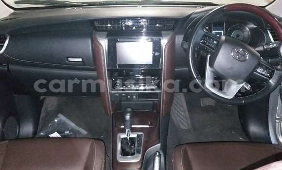 Acheter Occasion Voiture Toyota Fortuner Gris à Beitbridge, Matabeleland South Acheter Occasion Voiture Toyota Fortuner Gris à Beitbridge, Matabeleland South