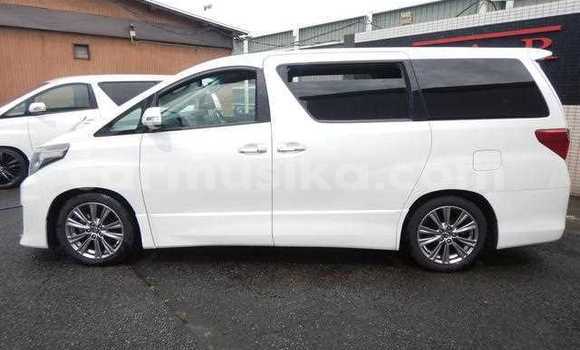 Acheter Occasion Voiture Toyota Alphard Blanc à Beitbridge, Matabeleland South