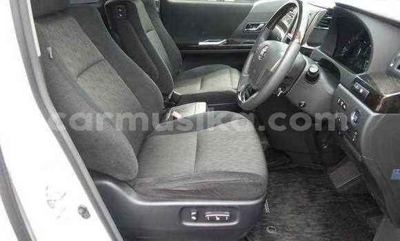 Tenga Tsaru Toyota Alphard Chena Mota in Beitbridge in Matabeleland South Tenga Tsaru Toyota Alphard Chena Mota in Beitbridge in Matabeleland South