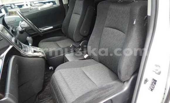 Tenga Tsaru Toyota Alphard Chena Mota in Beitbridge in Matabeleland South Tenga Tsaru Toyota Alphard Chena Mota in Beitbridge in Matabeleland South