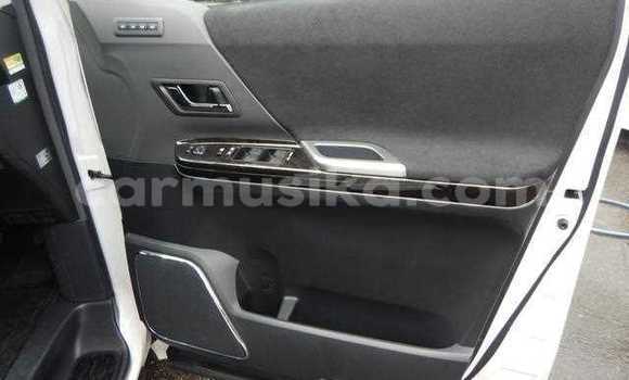 Tenga Tsaru Toyota Alphard Chena Mota in Beitbridge in Matabeleland South Tenga Tsaru Toyota Alphard Chena Mota in Beitbridge in Matabeleland South