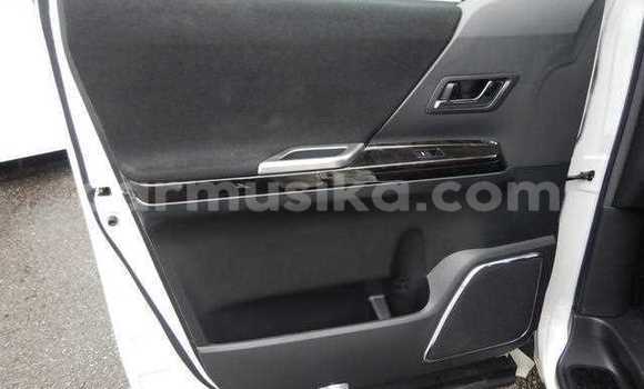 Tenga Tsaru Toyota Alphard Chena Mota in Beitbridge in Matabeleland South Tenga Tsaru Toyota Alphard Chena Mota in Beitbridge in Matabeleland South