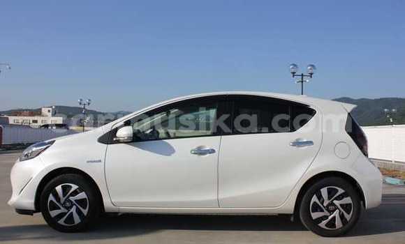 Acheter Occasion Voiture Toyota Aqua Blanc à Beitbridge, Matabeleland South Acheter Occasion Voiture Toyota Aqua Blanc à Beitbridge, Matabeleland South