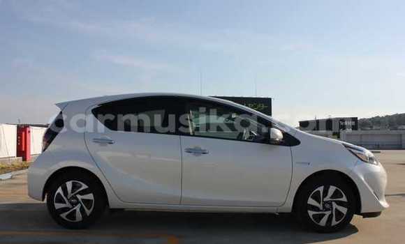 Acheter Occasion Voiture Toyota Aqua Blanc à Beitbridge, Matabeleland South Acheter Occasion Voiture Toyota Aqua Blanc à Beitbridge, Matabeleland South